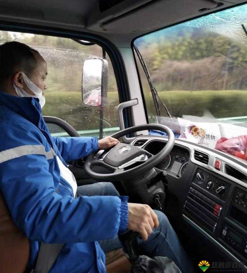 货车司机老周和跟车赵青小明的运输之旅与工作日常