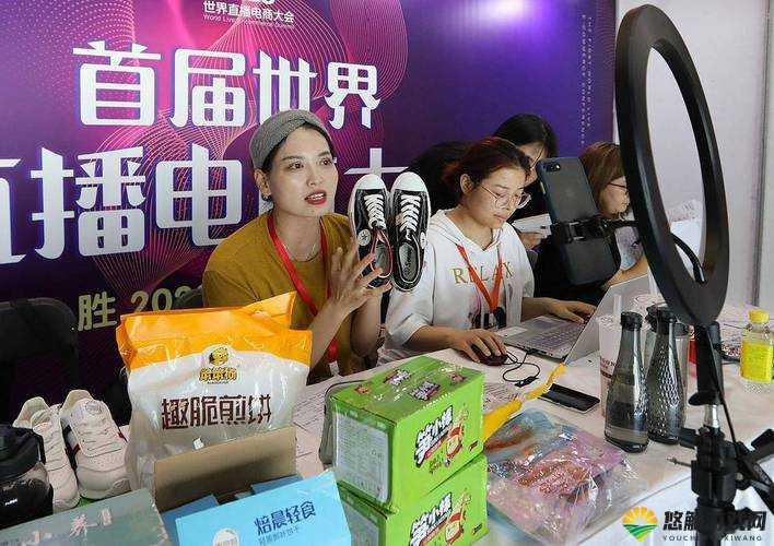 成为人直播,一起体验真实的互动直播世界