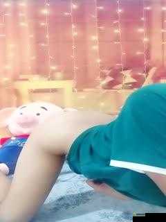 浪货趴办公桌,用一根手指揉弄,H 到极致:生成器