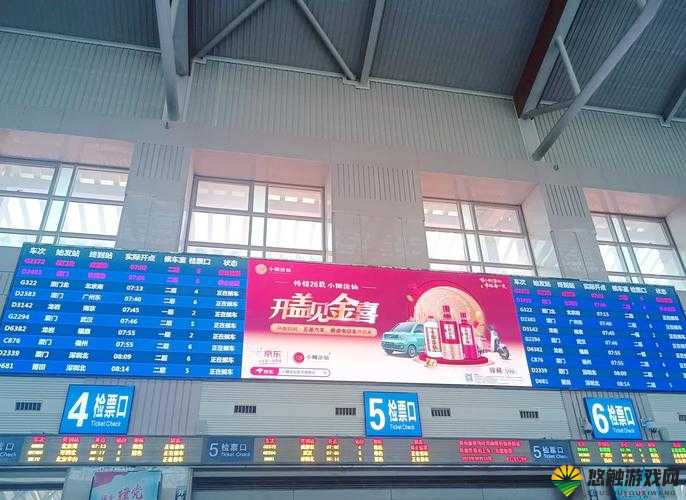 用心服务,让每一次出行都温暖安心:公交车检票员用 B 检票上车