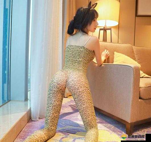 开档丝袜真空上班是否可行：探讨其合理性与潜在影响