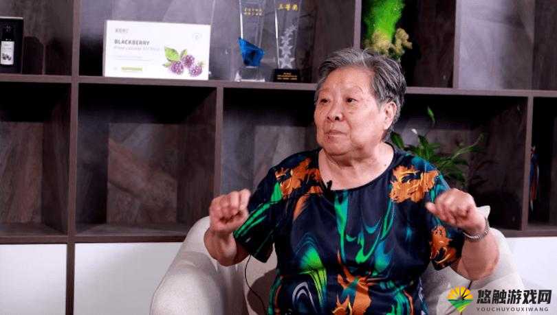 老太太cheapwindowsvps80 岁：历经风雨仍心怀热爱与希望