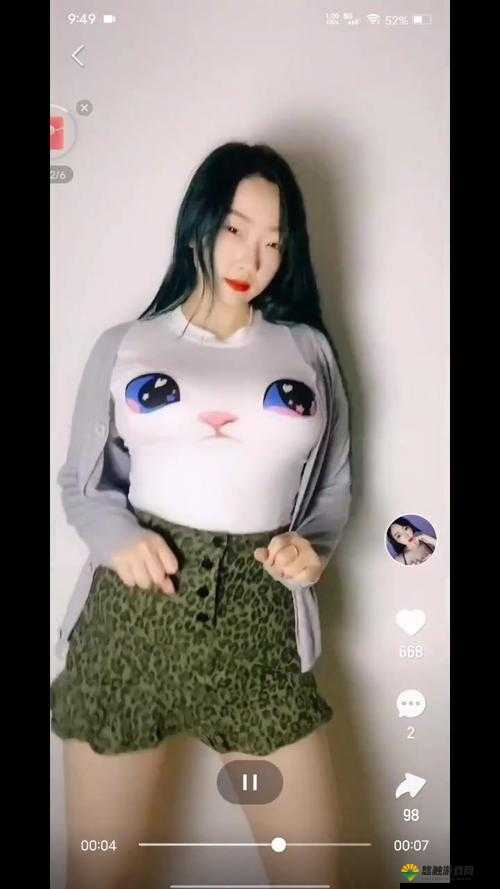 美女抓奶抖胸视频引发的视觉冲击与热议