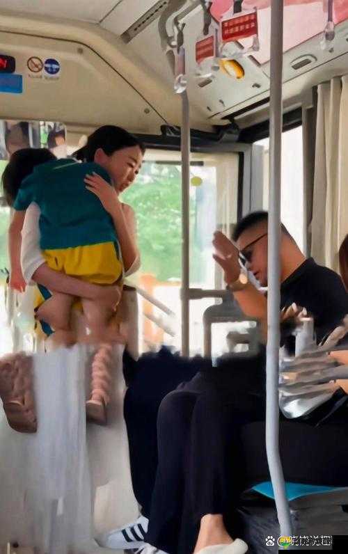 坐公交车被 C 了 2 个小时黄：一场人性的考验