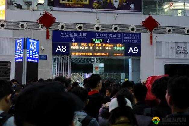 检票员用 B 检票按尺寸上车：不同情况不同对待确保公平有序