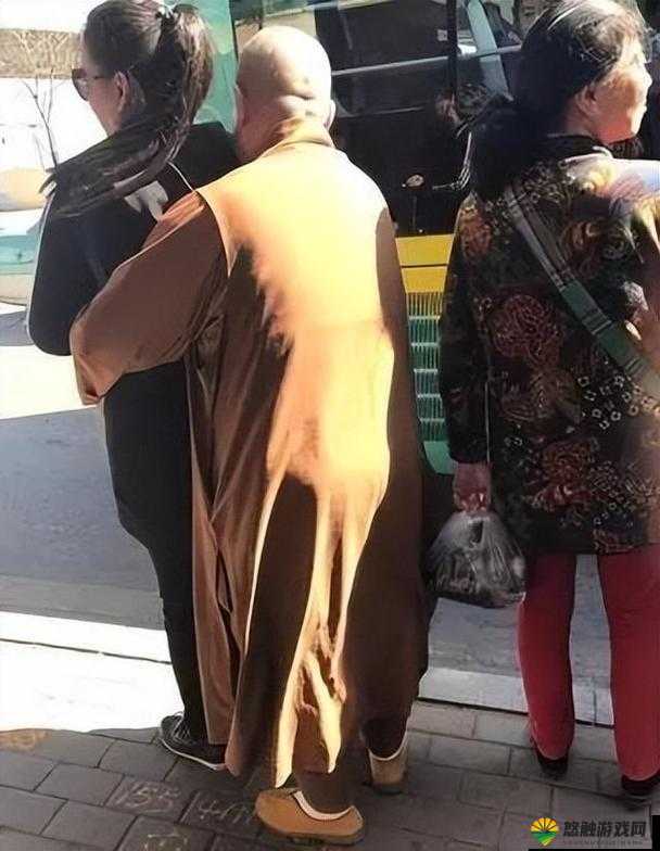僧人、尼姑、和尚裤子：探究佛教服饰的文化内涵