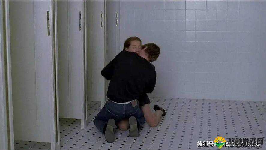 饭桌上张开腿让公看欧美片：挑战社会伦理的行为？