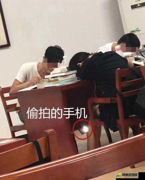 华裔美眉的馒头穴被大屌爆操内射，究竟是道德的缺失还是人性的沦丧？
