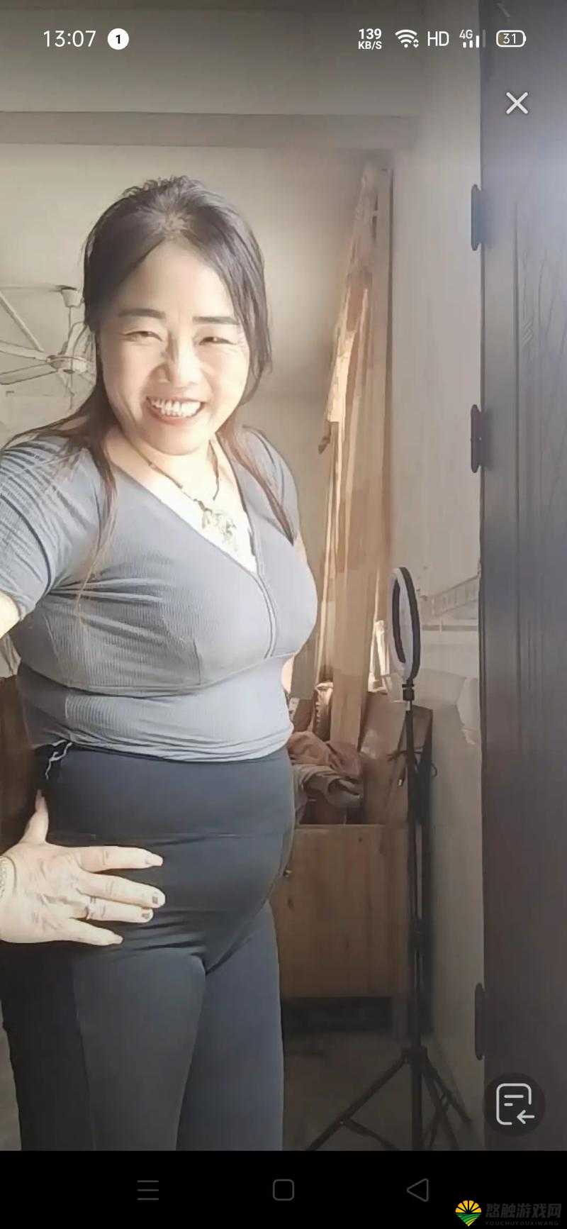 岳妇伦丰满 69 麻豆 V:揭秘她的魅力与性感之谜