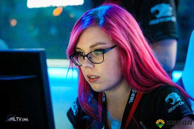 CSGO 暴躁姐姐的精彩瞬间：展现巾帼不让须眉的风采