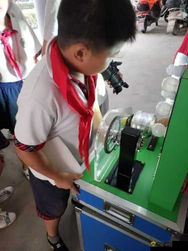 小诗成为学校教具 9 章：探寻知识的奥秘