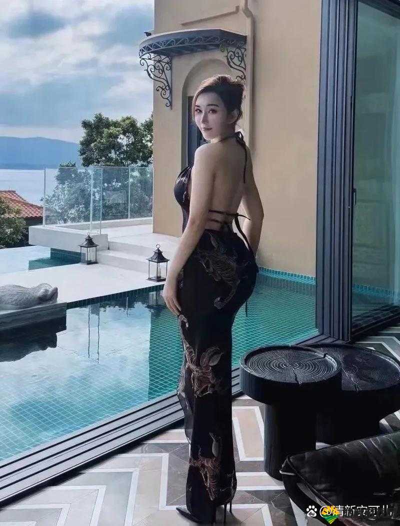 周妍希与尤妮丝互慰欢迎你：别样的精彩互动来袭