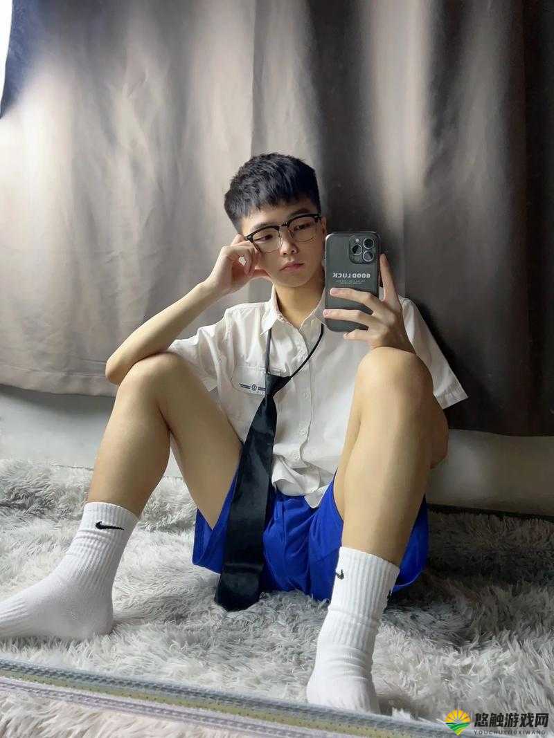探索小蓝彩虹男gary2024最新音乐作品：独特风格与情感表达的完美融合