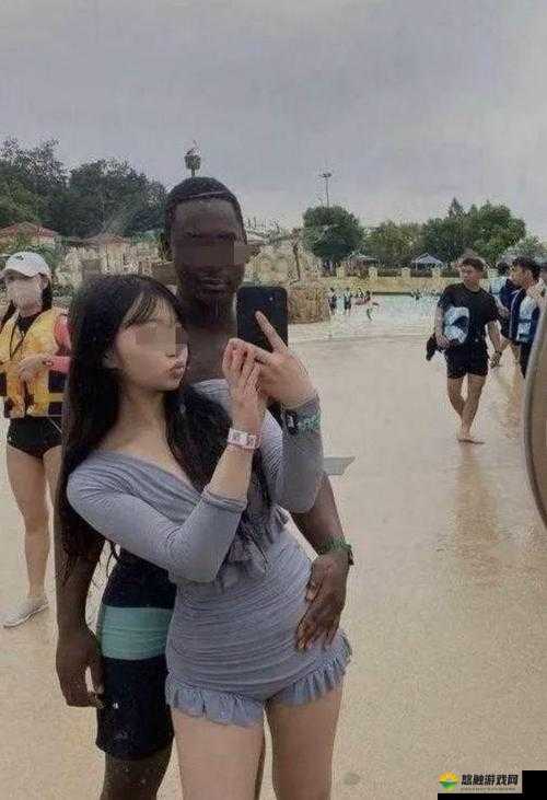 亚洲娇小wite与黑人粗大对比：探讨不同文化背景下的审美差异与身体特征