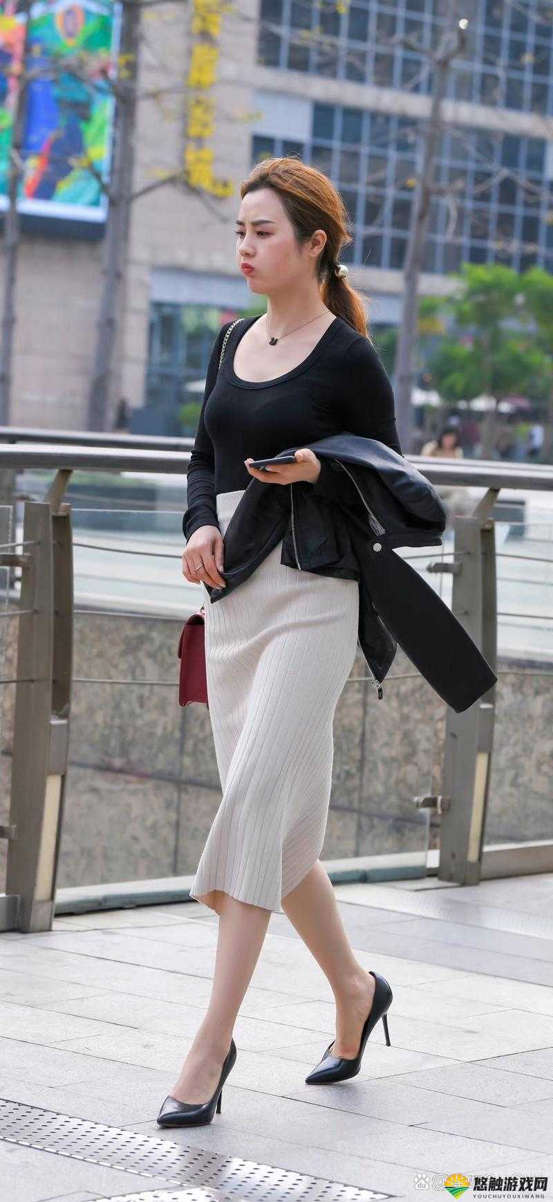 探索ass极品少妇pⅰCs小IiS的独特魅力：高清图片与时尚穿搭的完美结合