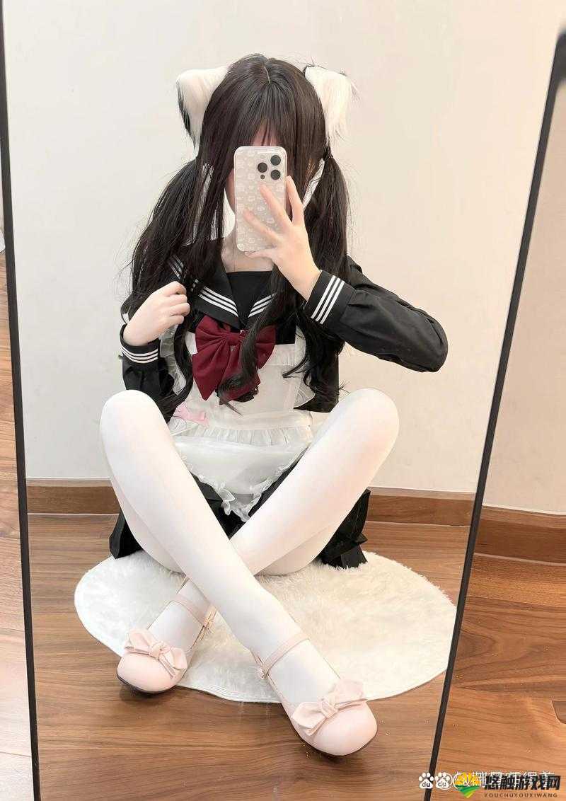白丝女仆被强扒内裤，这种行为是否合适？