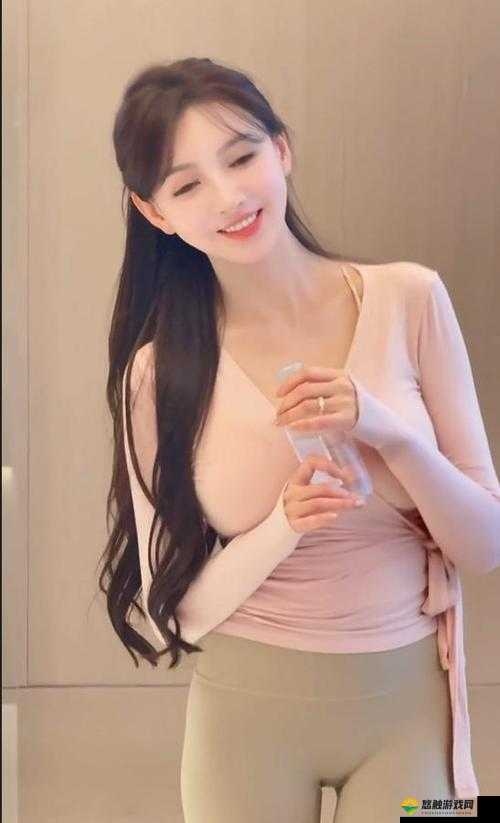 国产HDXXX天美传媒女制服究竟有何魅力？为何能引发全网关注？