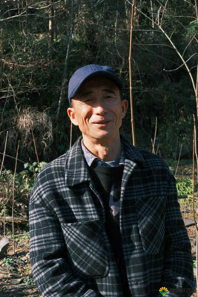 实拍蹲厕老头几巴:揭秘老年生活日常,探讨卫生习惯与健康关系