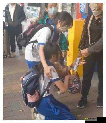揭秘喝尿+玩弄+跪趴+调教视频背后的真相：网友热议与道德争议深度解析